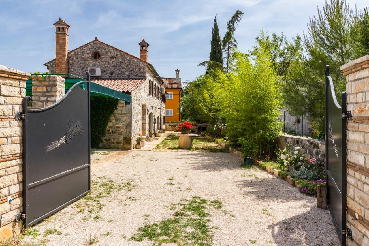 Old Istrian Home Martina Porec Bagian luar foto
